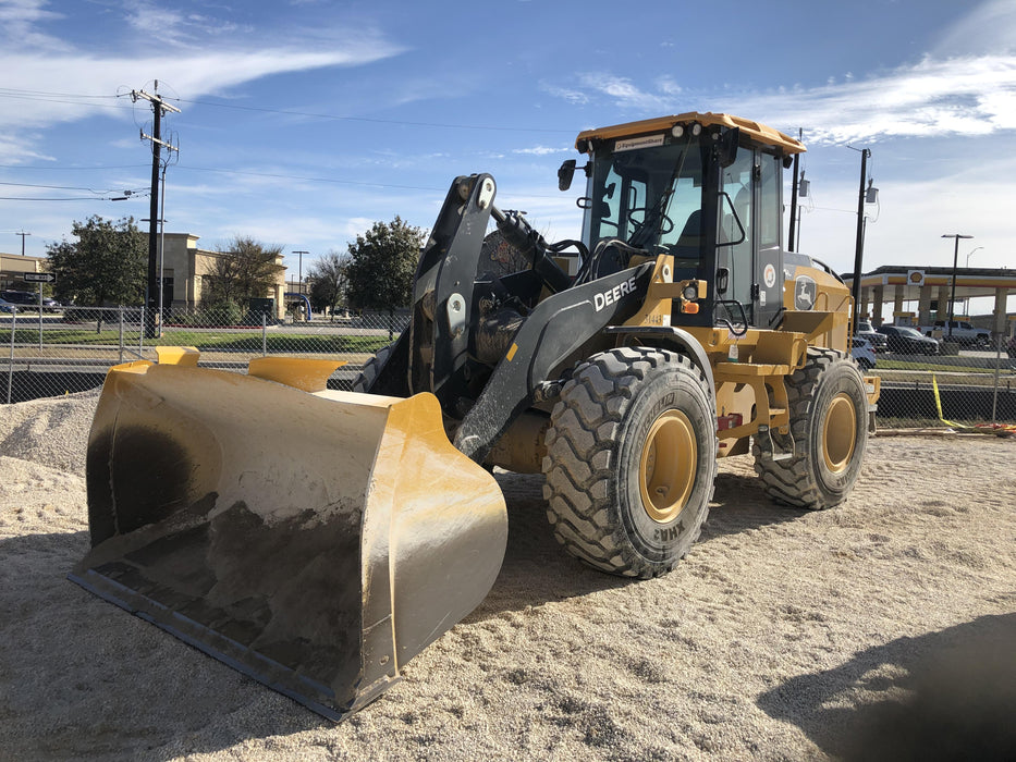 2019 John Deere 524L Cab/Heat/AIR, 3rd Function Hydraulics, Hydraulic JRB QC 2.75 Yd. Bucket, 60" Carriage/72" Forks
