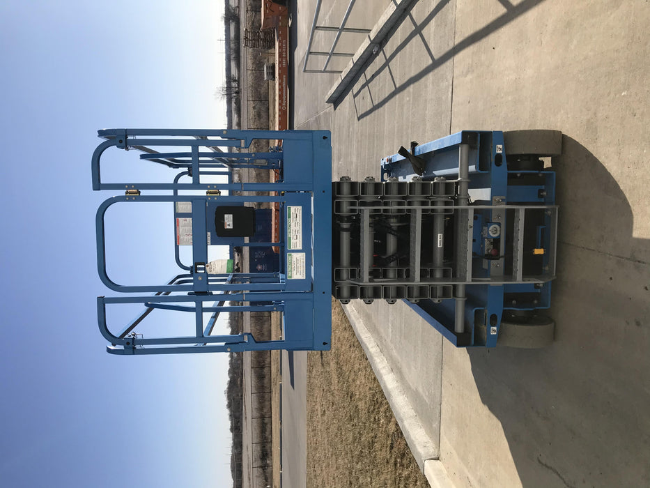 2019 Genie GS-4047 Folding rails with half height swing gate