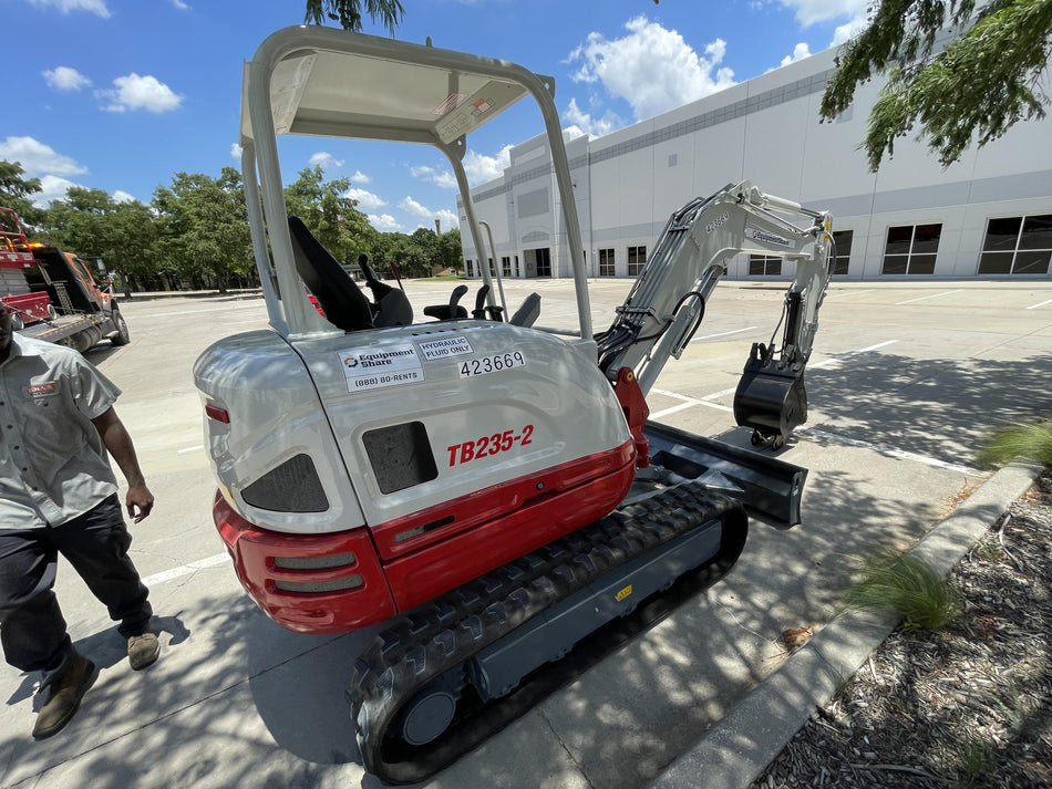 2024 TAKEUCHI TB235-2R