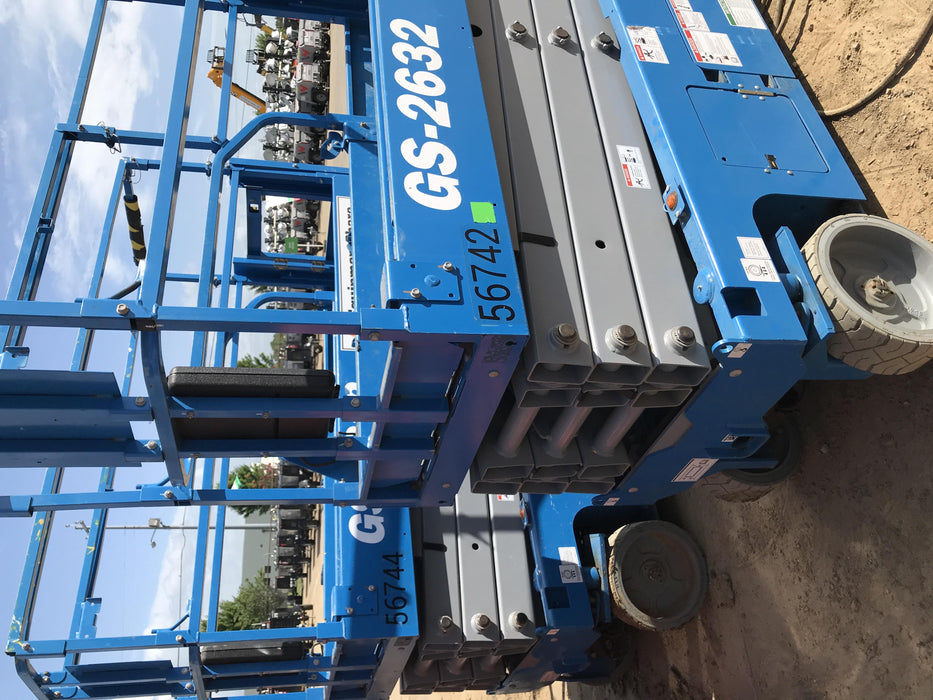 2019 Genie GS-2632 Folding rails with half height swing gate