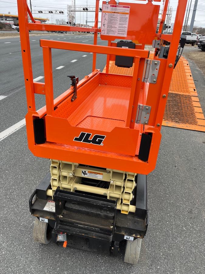 2024 JLG ES1932
