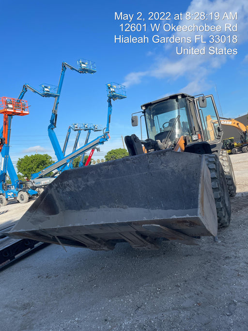 2018 Case 821G CLOSED CAB, JRB 418 STYLE HYD COUPLER