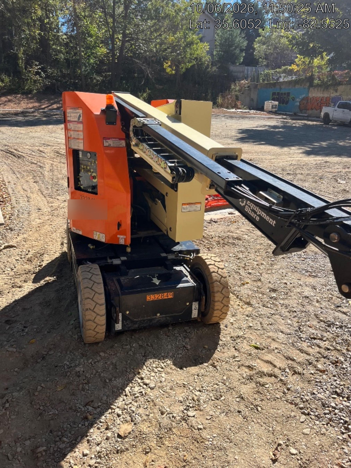 2023 JLG E300AJP