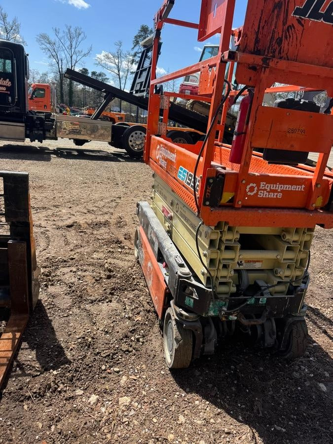 2022 JLG ES1932
