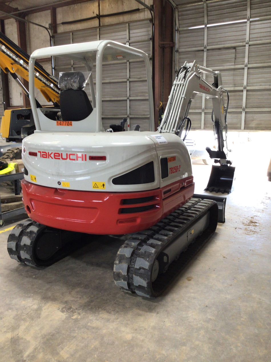 2021 TAKEUCHI TB250-2