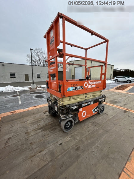 2022 JLG ES1330L
