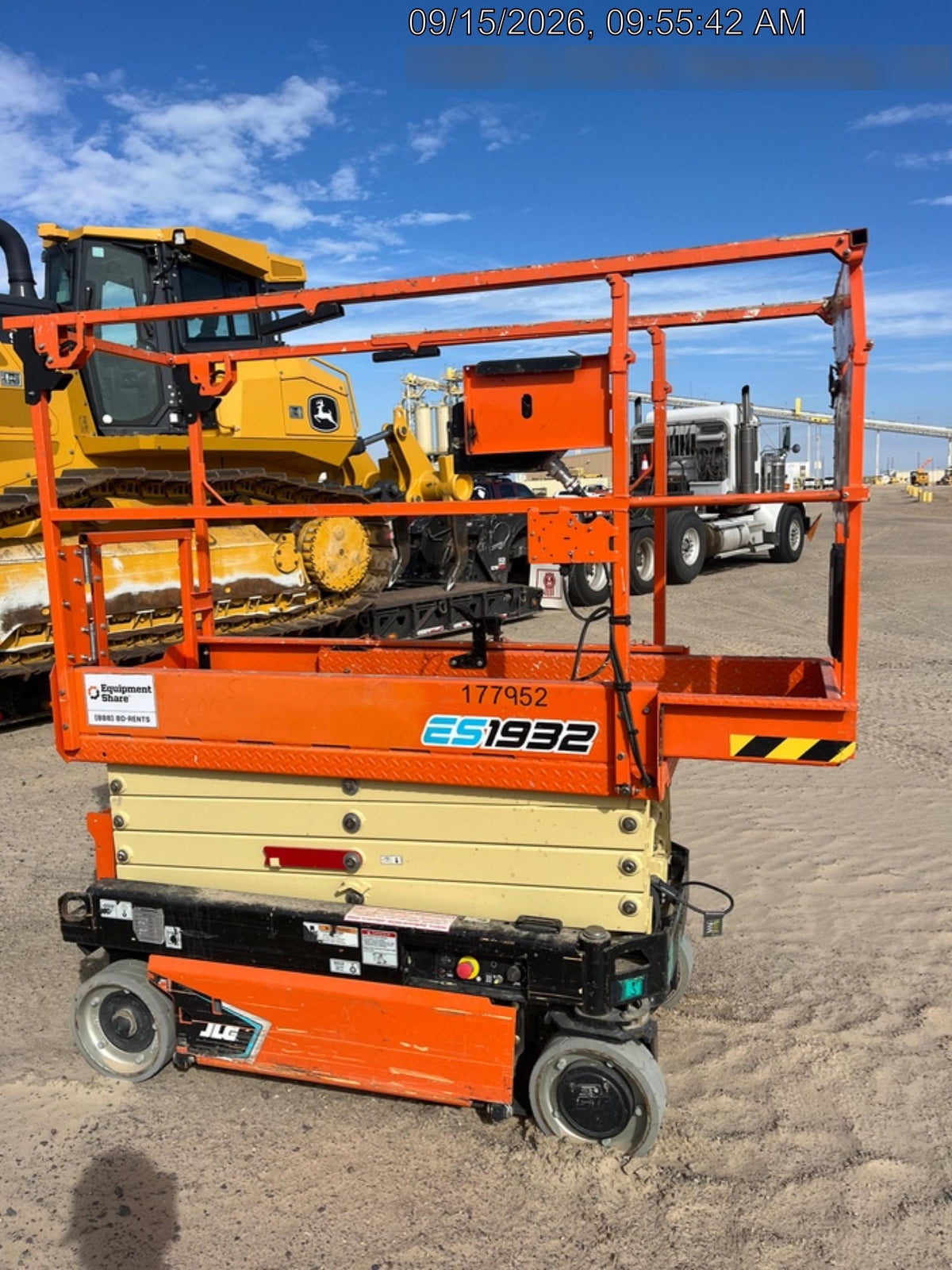 2021 JLG ES1932