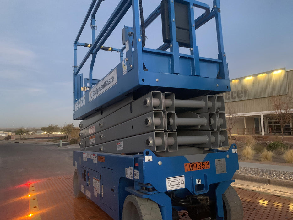 2020 Genie GS-2632 Solid NM Tires, Folding Rails with Half-Height Swing Gate, Beacon