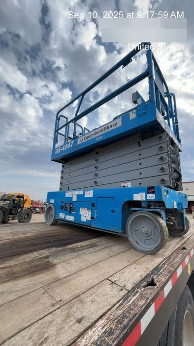 2019 Genie GS-4047 Folding rails with half height swing gate