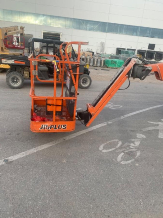 2019 JLG E300AJP