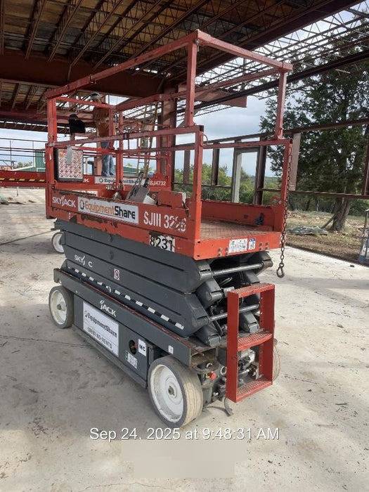 2018 Skyjack SJIII-3226 Skyjack SJIII3226 Scissor Lift w/Trojan Batteries