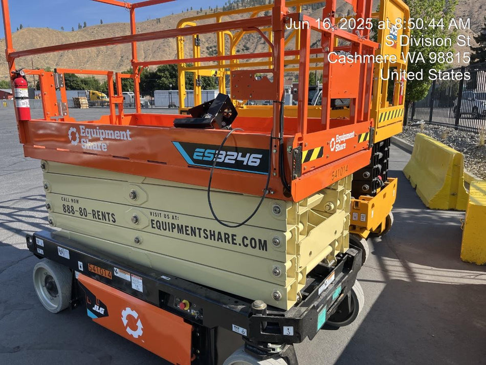 2025 JLG ES3246