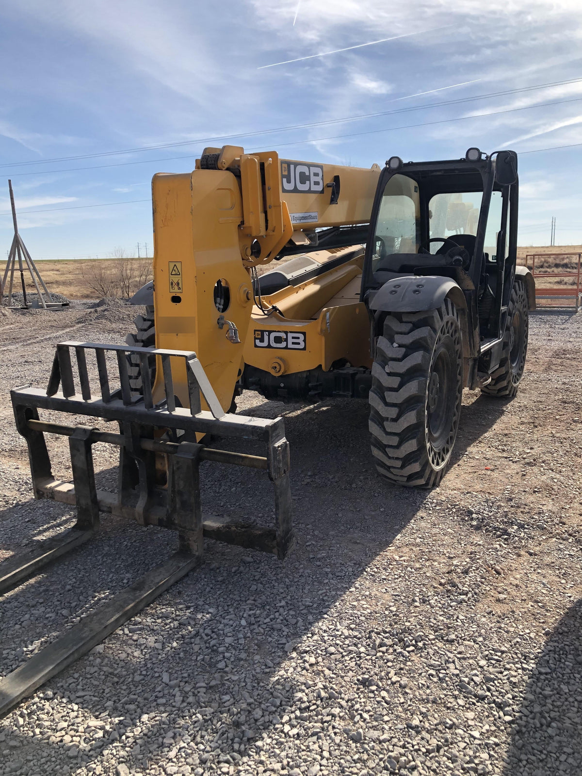 2019 JCB 509-42 74 HP w/Open ROPS, Beacon, Aux Hydraulics, LED Work lights, Solid Tires 66" Carriage/60" Forks