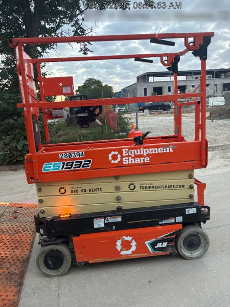 2022 JLG ES1932
