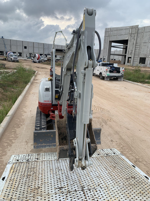 2021 TAKEUCHI TB235-2R