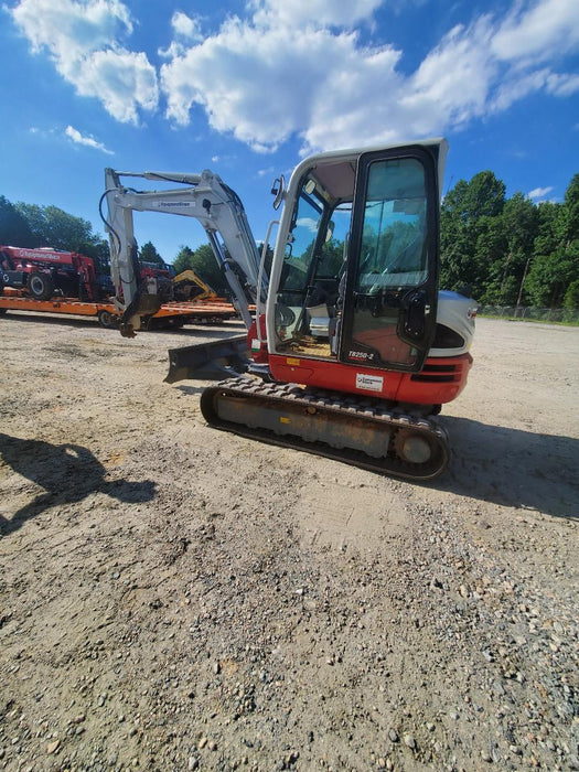 2021 TAKEUCHI TB250-2C