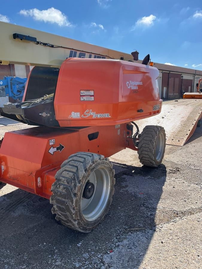 2022 JLG 660SJ