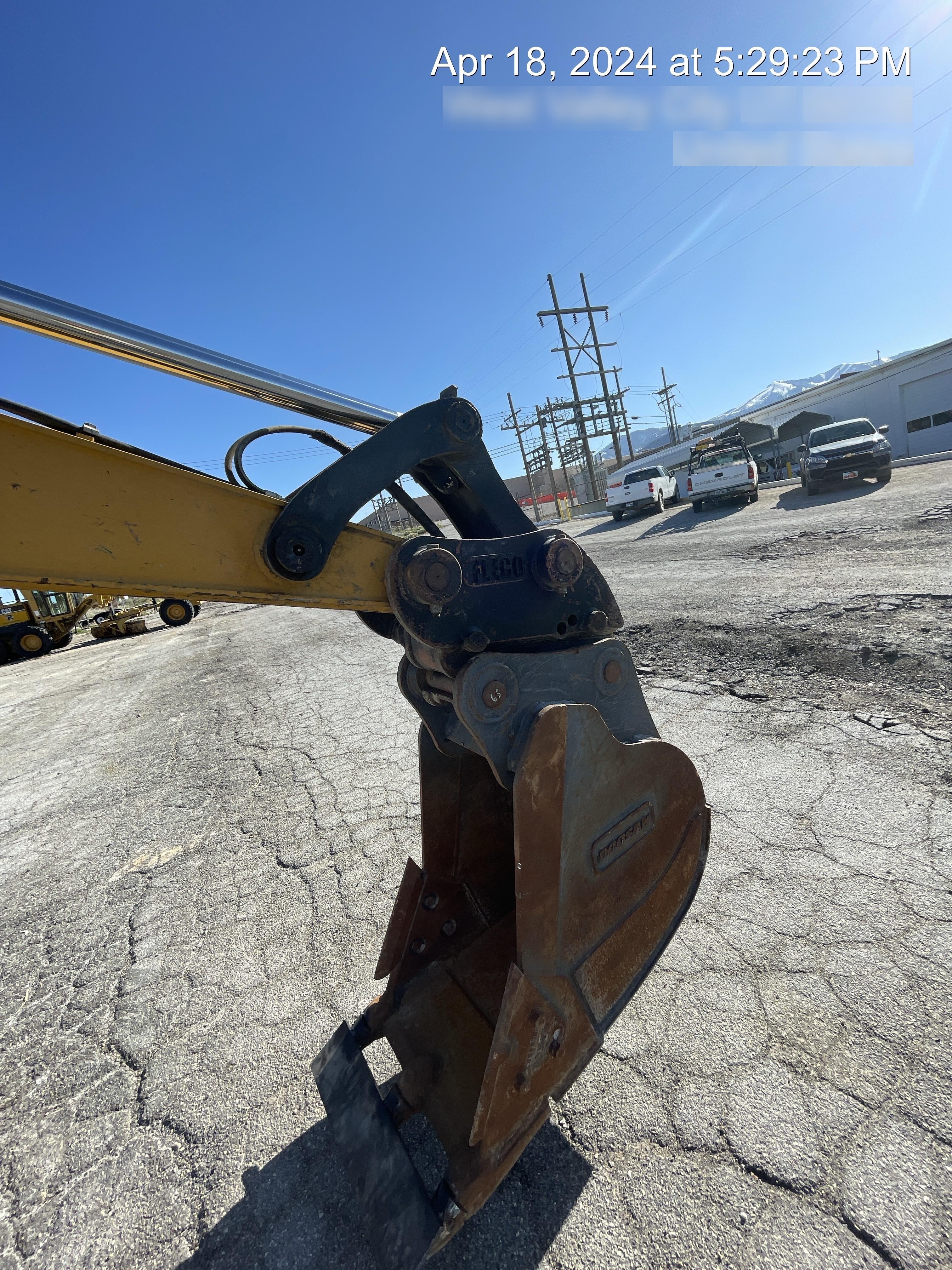 2020 DOOSAN 24" Bucket-Doosan