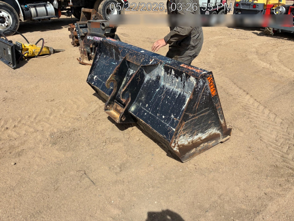 2016 SKYTRAK 70" Bucket, Telehandler 6k-7k