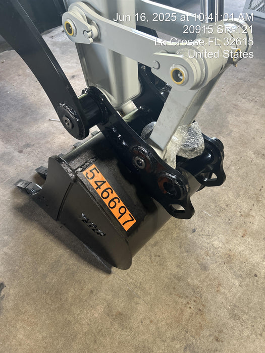 2025 TAKEUCHI 24" Bucket Takeuchi
