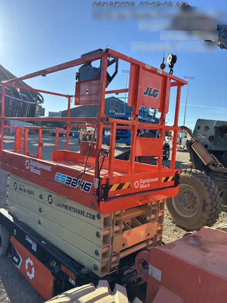 2022 JLG ES3246