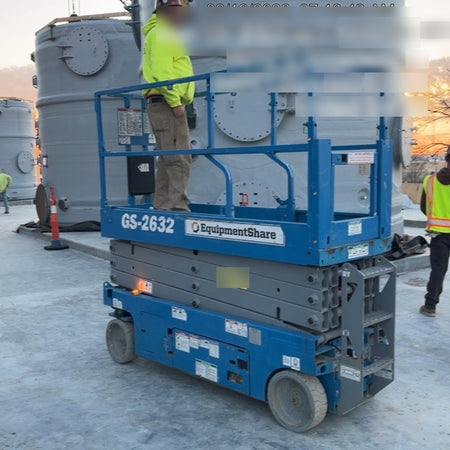 2019 Genie GS-2632 Folding rails with half height swing gate