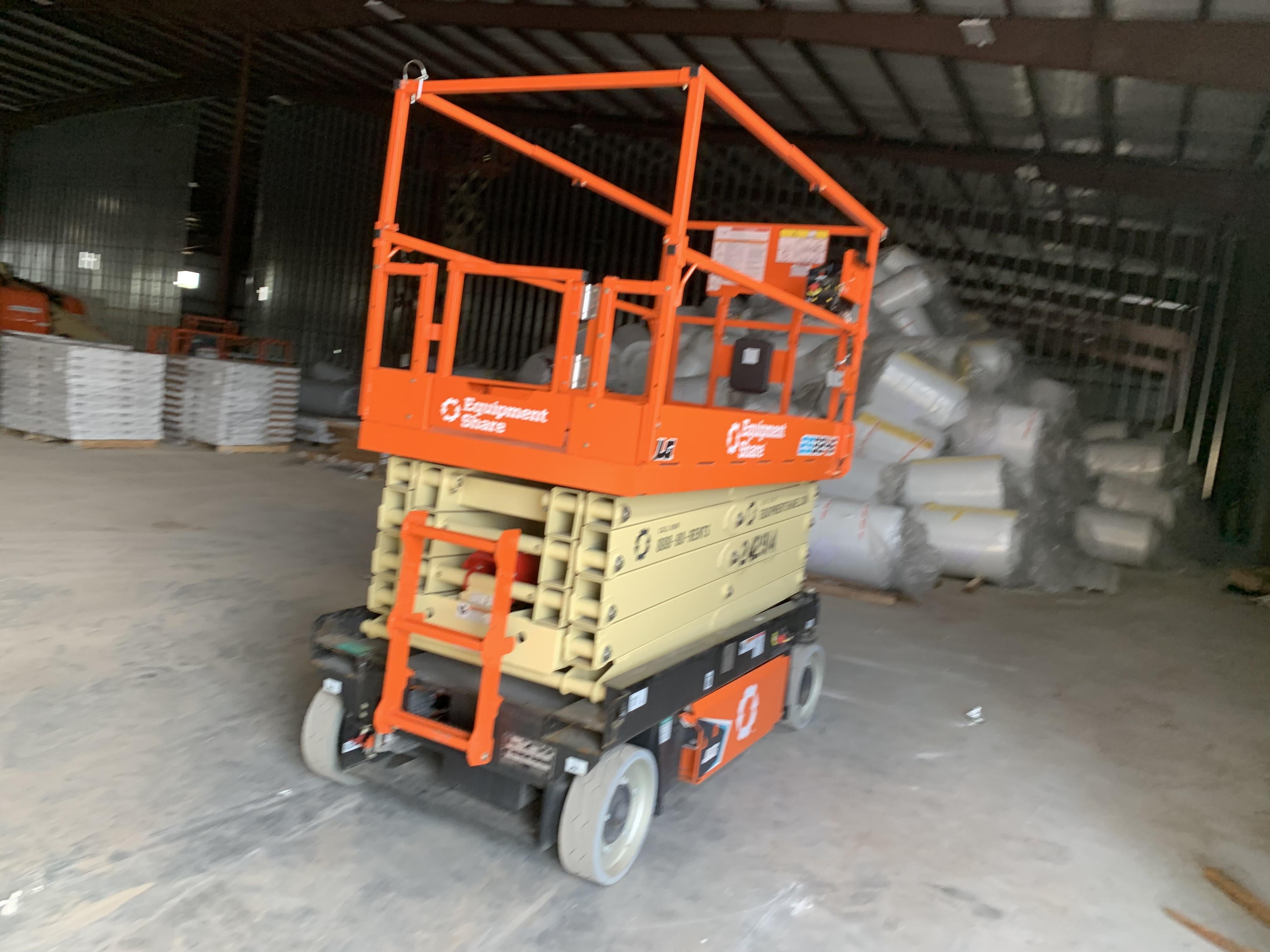 2022 JLG ES3246