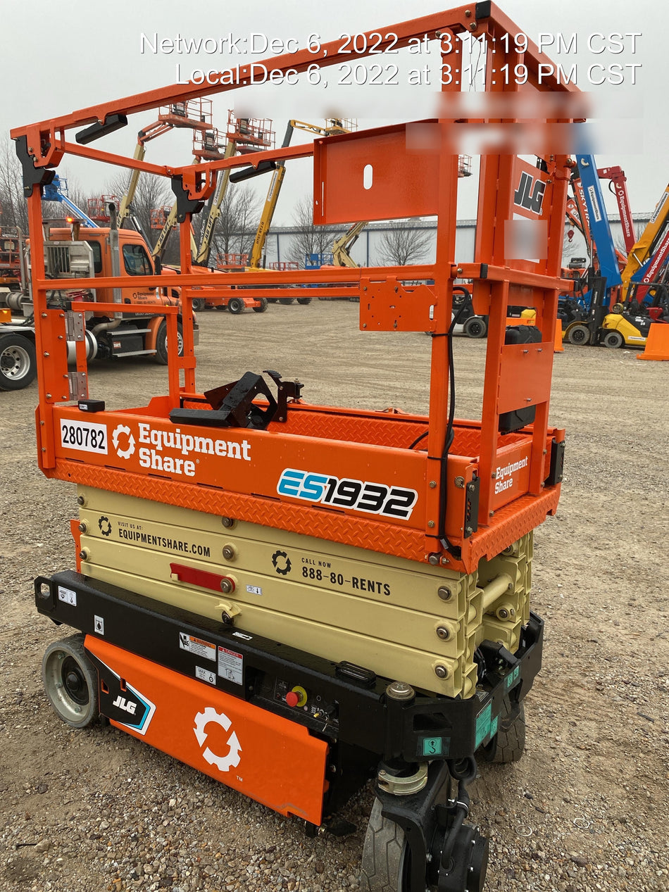 2022 JLG ES1932