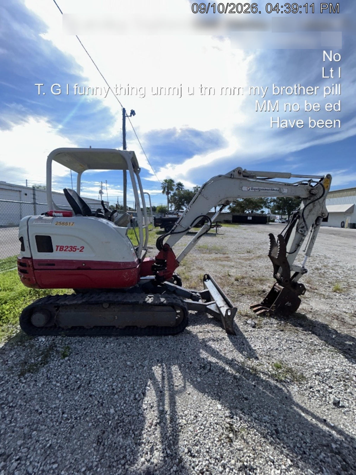 2022 TAKEUCHI TB235-2R