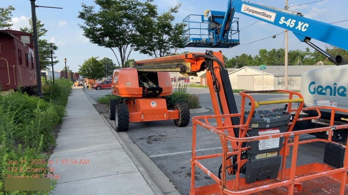 2019 JLG 660SJ
