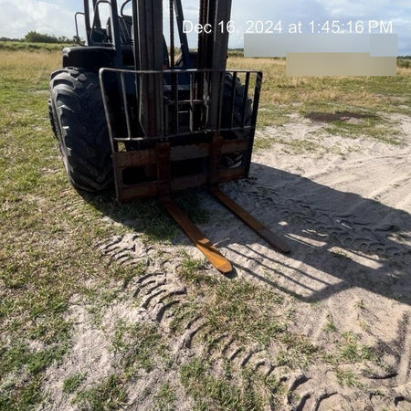 2023 CASE 588H