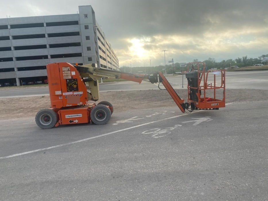 2019 JLG E300AJP
