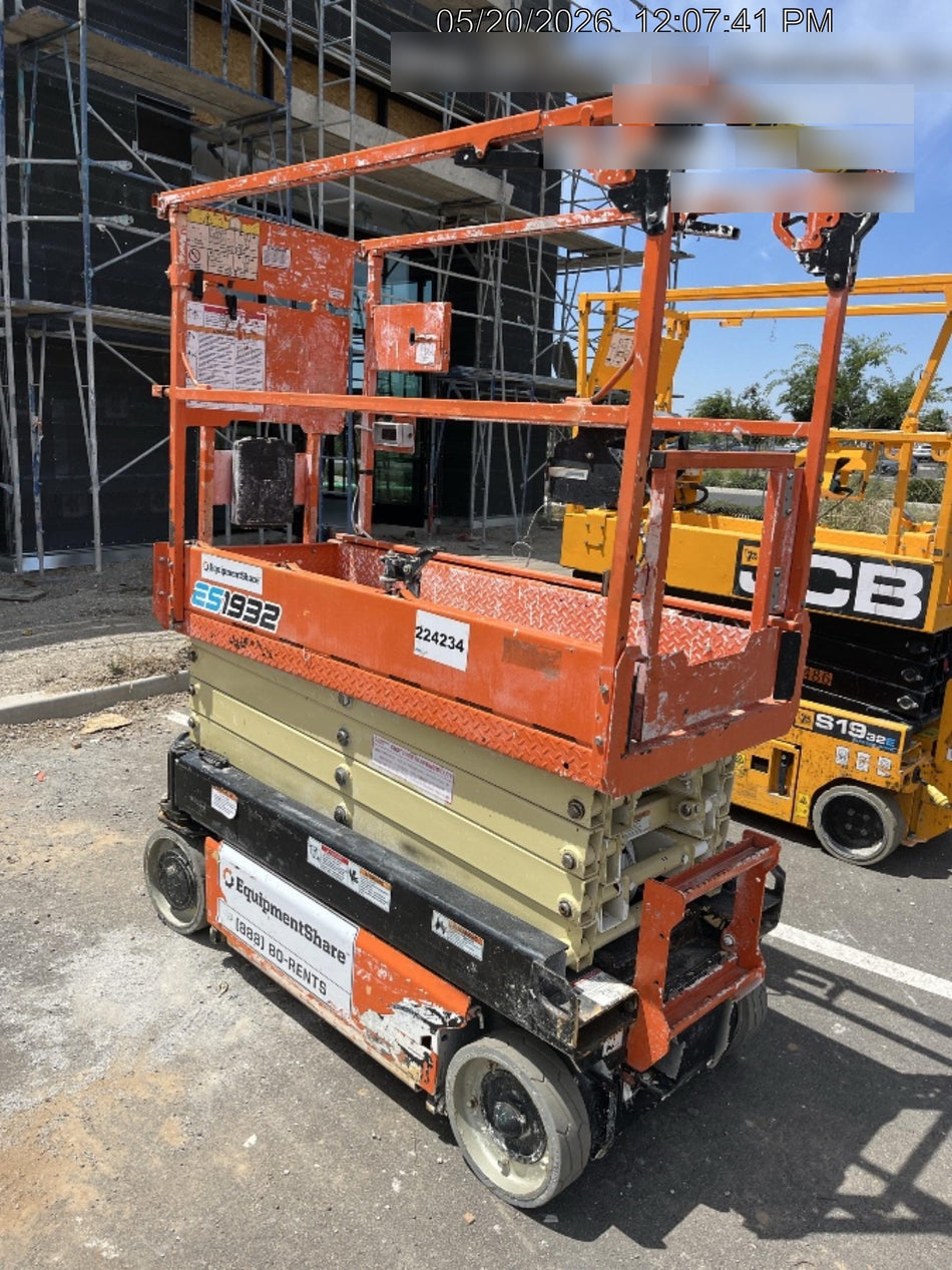 2022 JLG ES1932