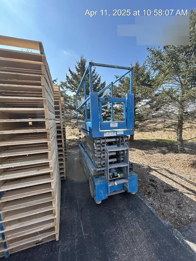 2016 Genie GS-3232 Genie GS3232 Narrow Scissor Lift