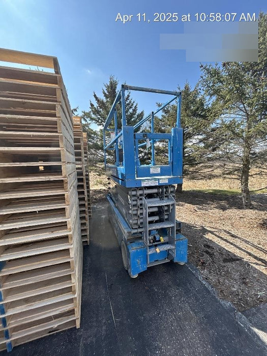 2016 Genie GS-3232 Genie GS3232 Narrow Scissor Lift