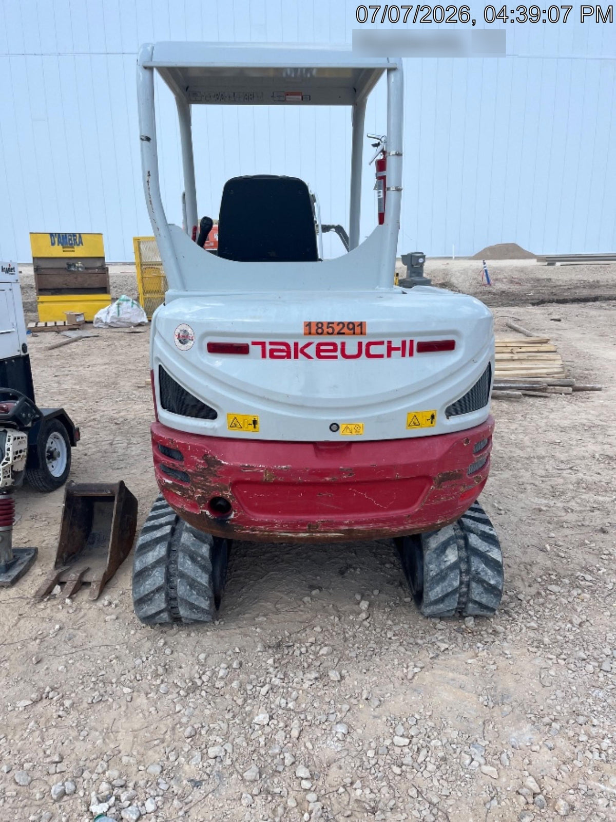 2021 TAKEUCHI TB235-2R