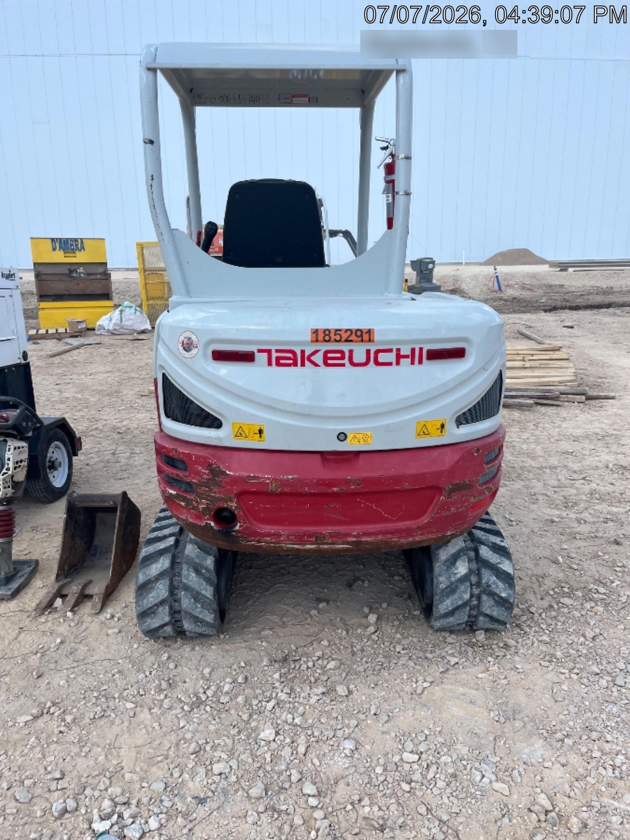 2021 TAKEUCHI TB235-2R