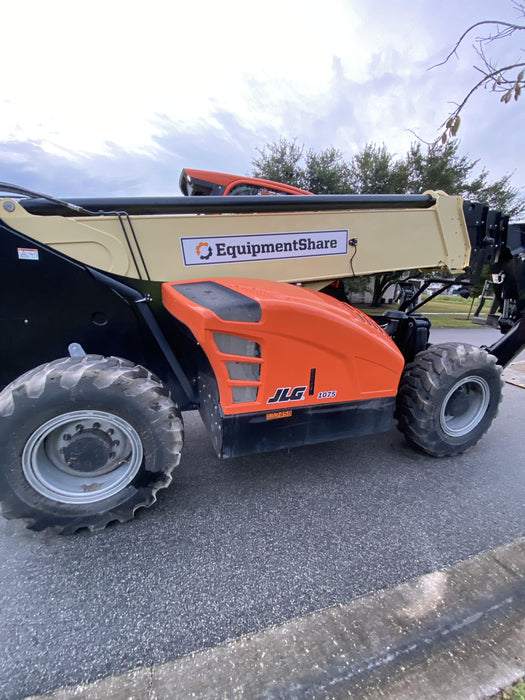 2021 JLG 1075