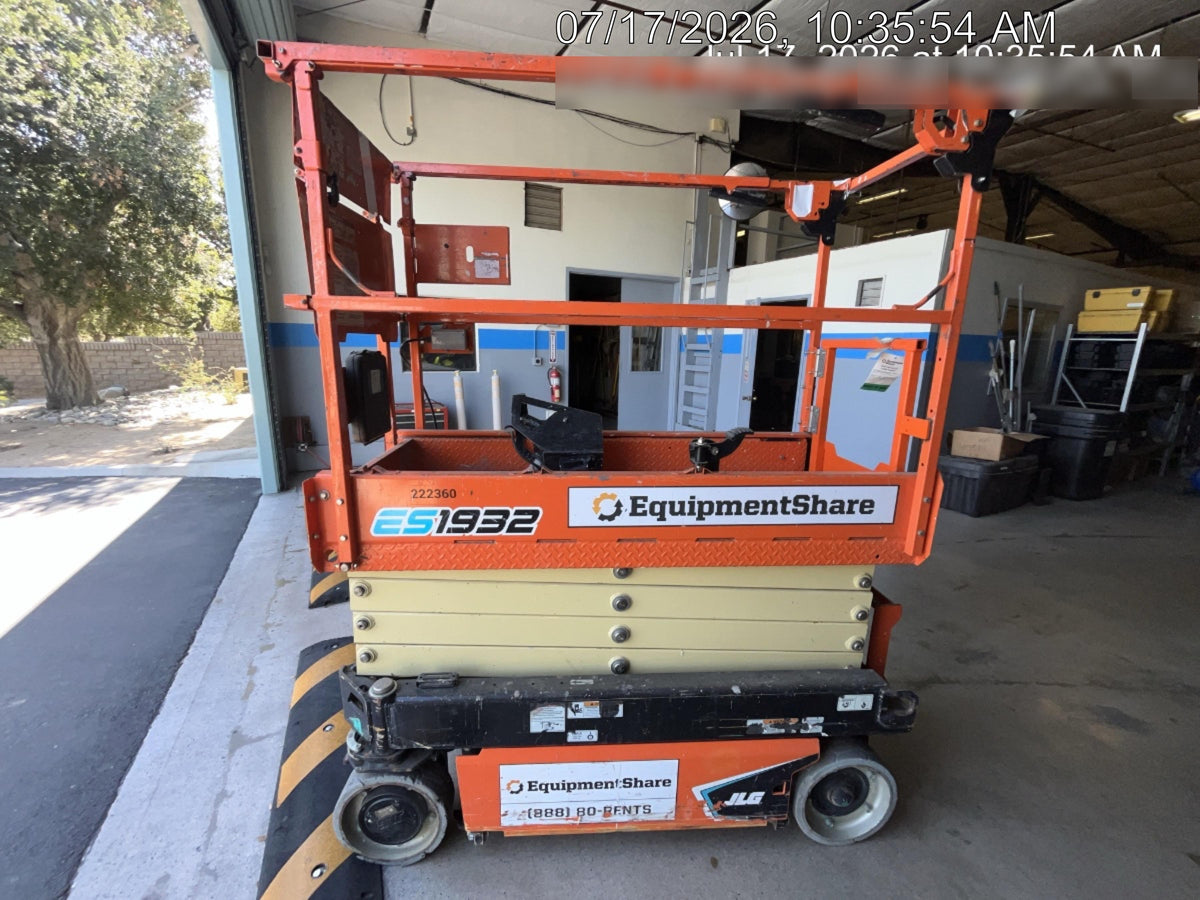 2022 JLG ES1932