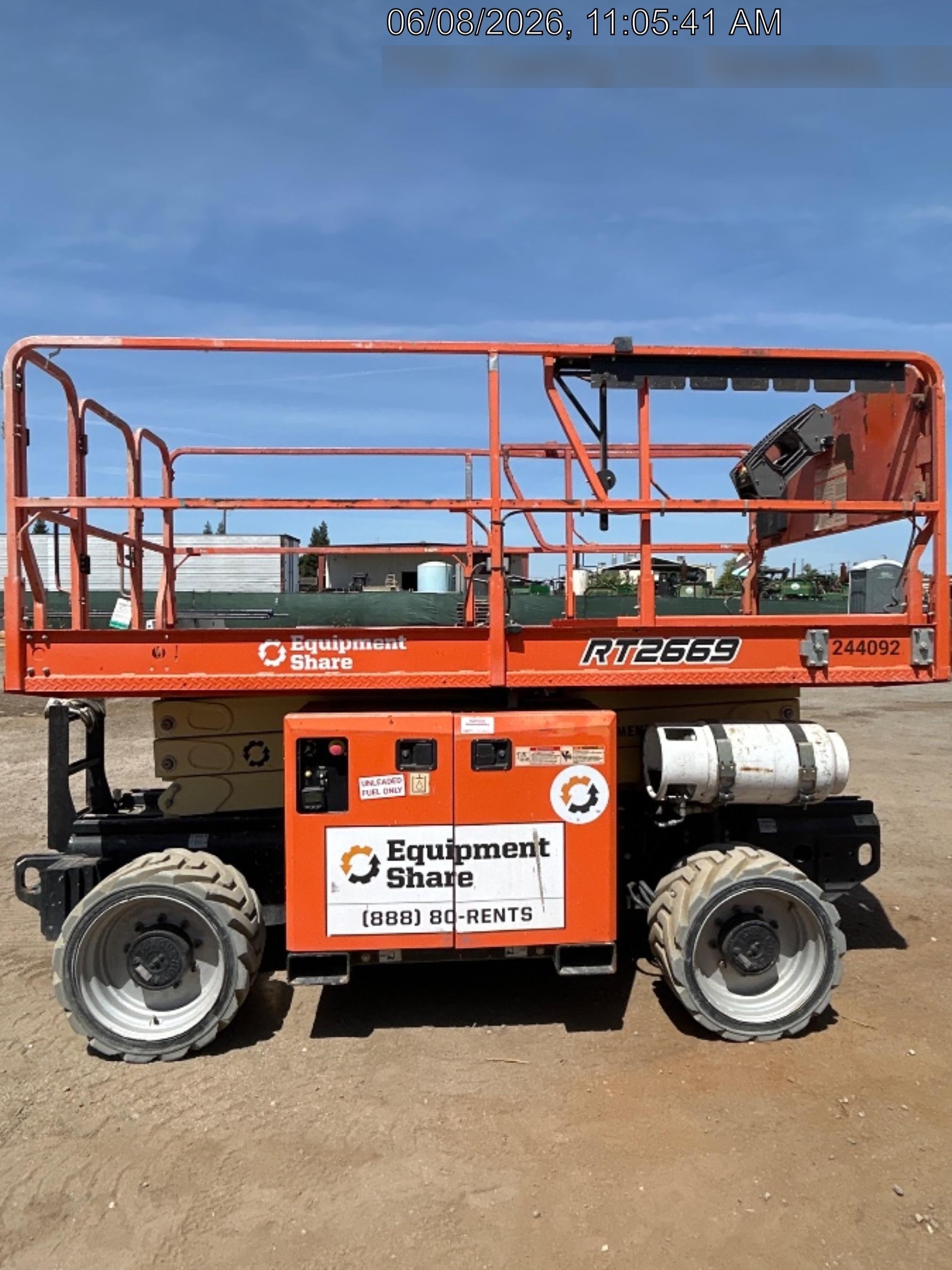2022 JLG RT2669