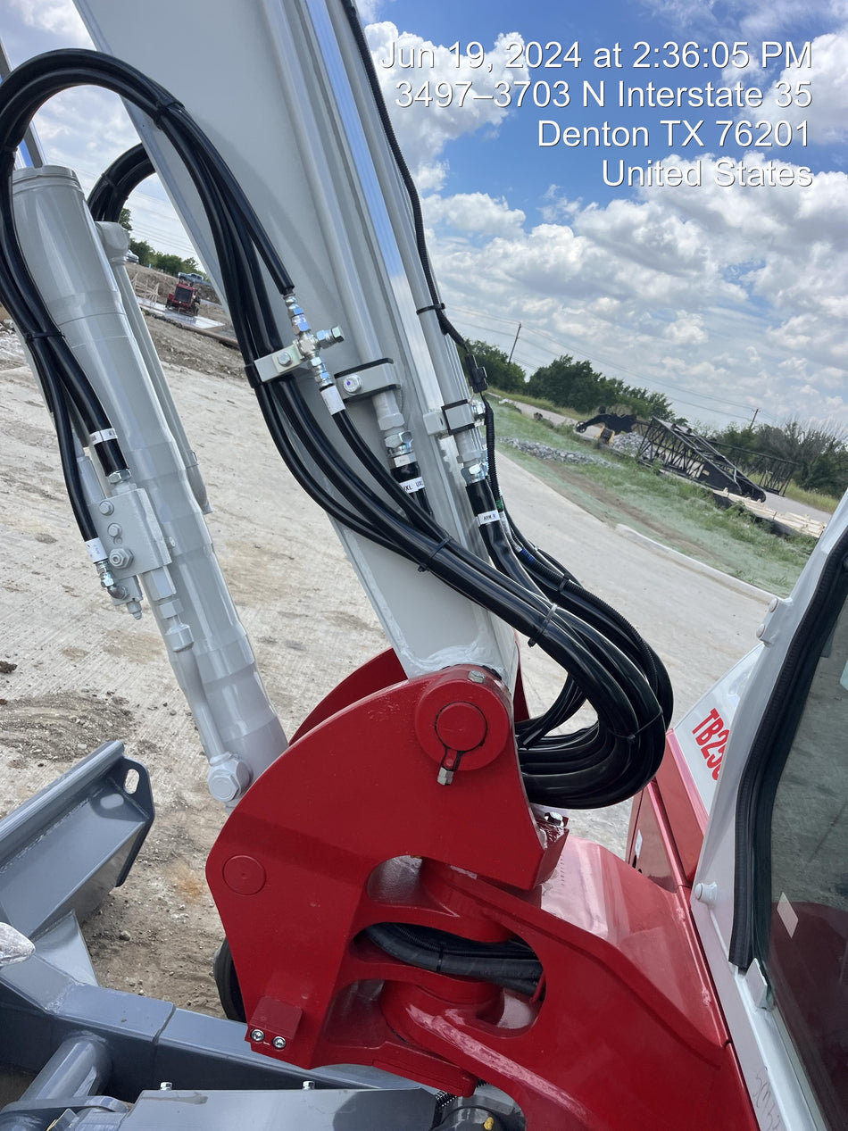 2024 TAKEUCHI TB250-2CR