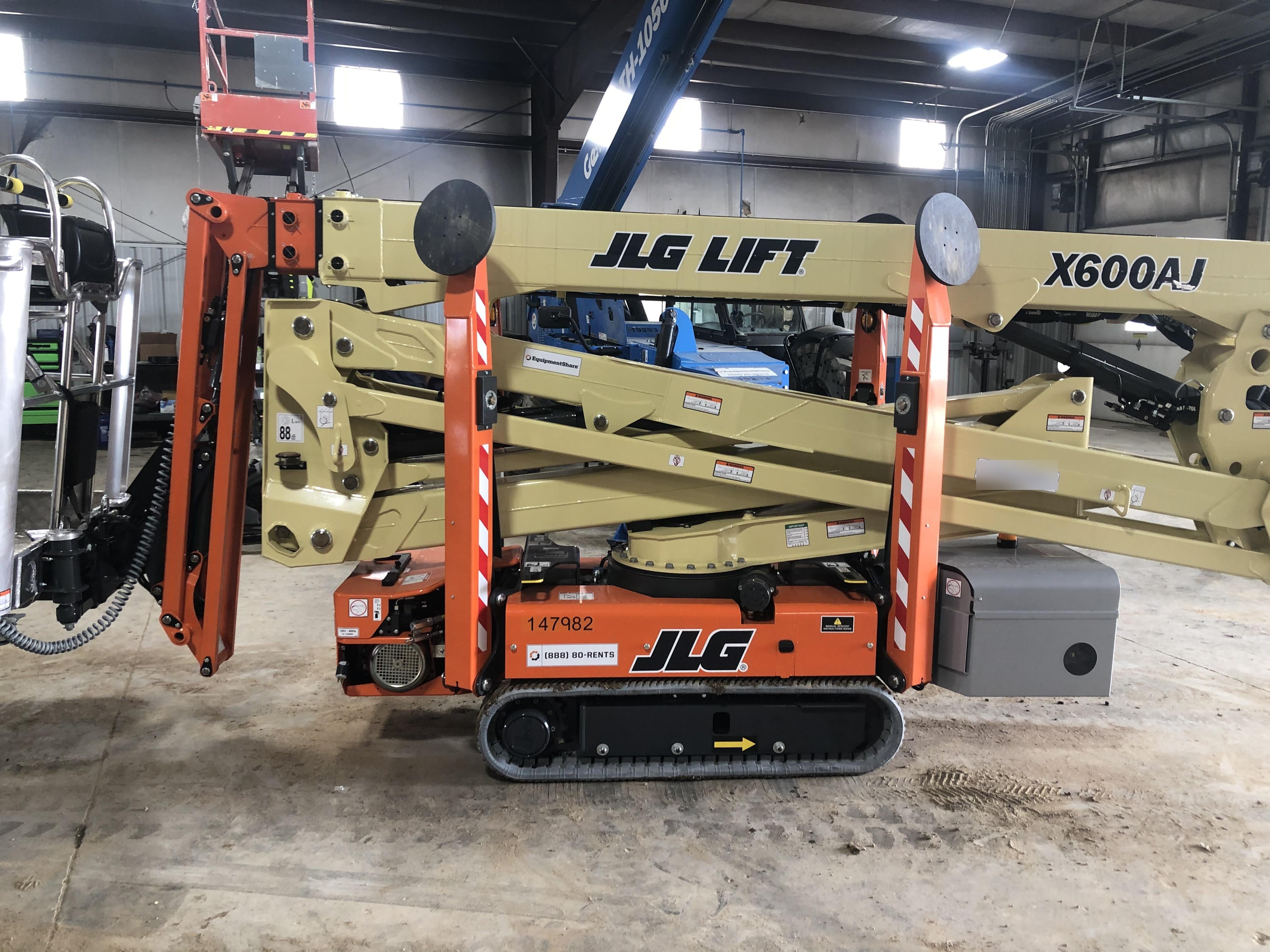 2021 JLG X600AJ