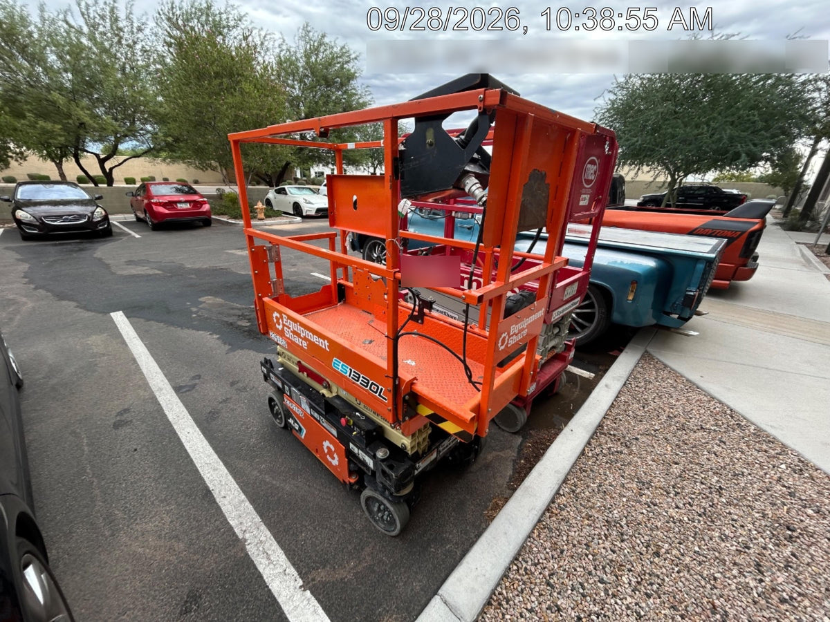 2022 JLG ES1330L