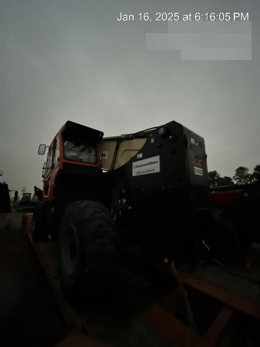 2022 JLG 1075