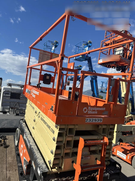 2022 JLG ES3246