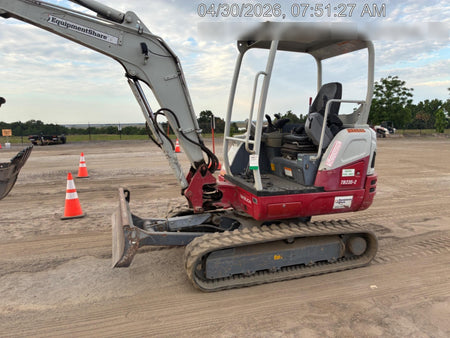 2022 TAKEUCHI TB235-2R