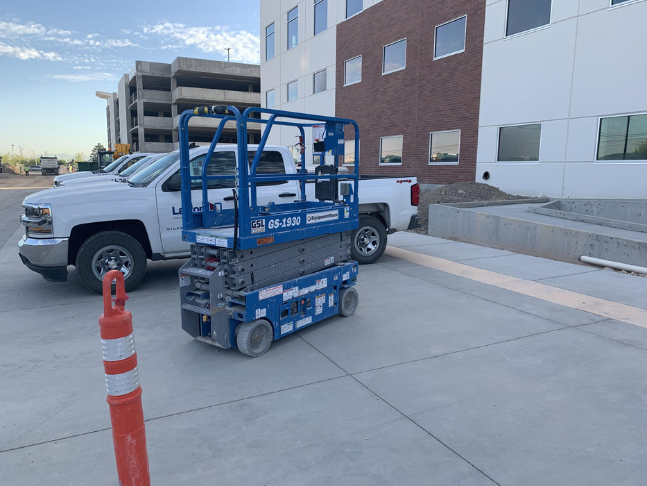 2019 Genie GS-1930 Fixed rails with chain Entry