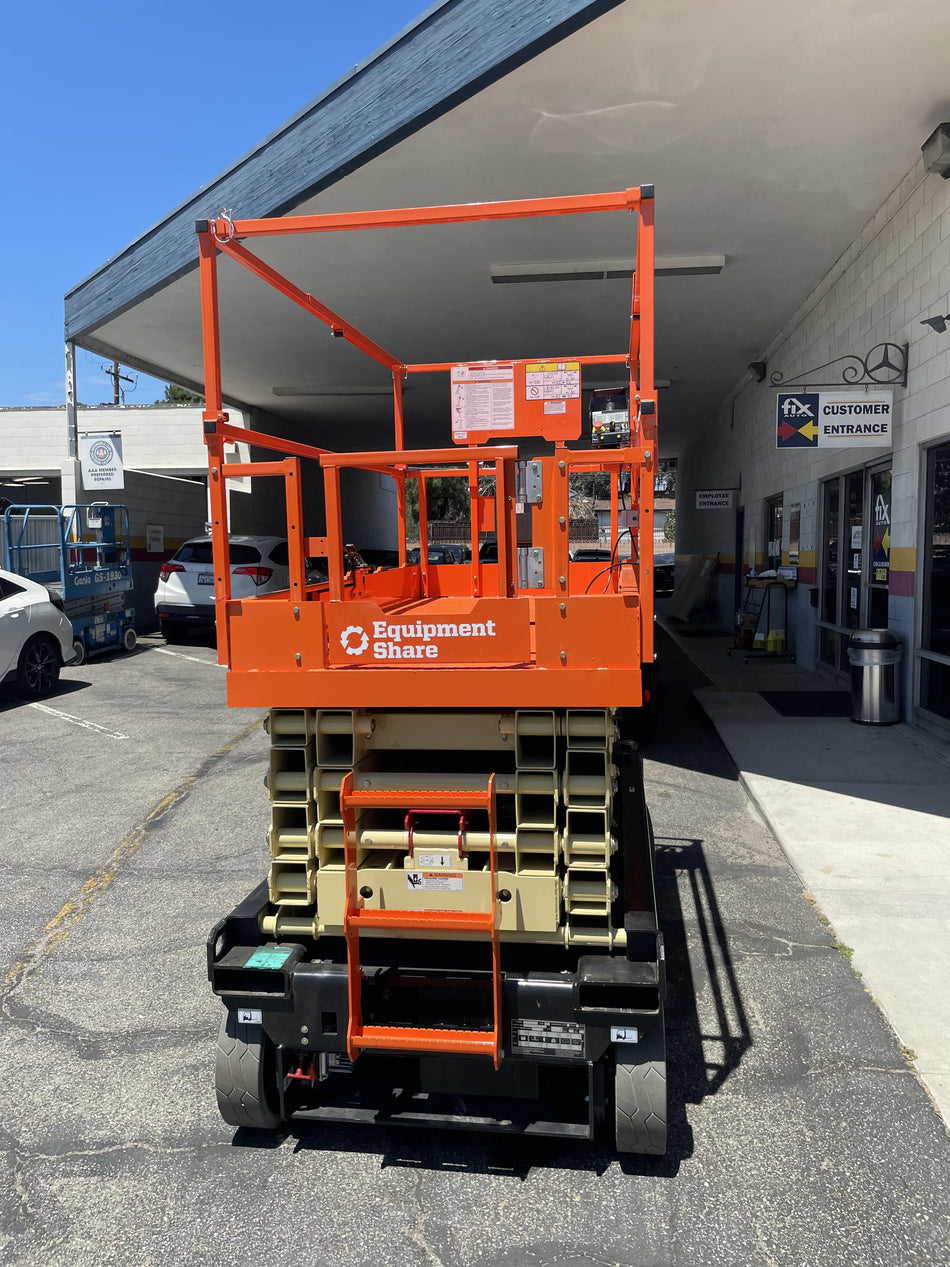 2022 JLG ES3246