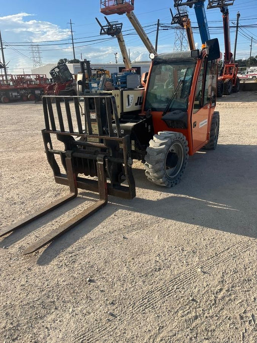 2020 JLG G5-18A Cab/Heat/Air, NM Solid Tires, Beacon w/48" Carriage, 48" Pallet Forks