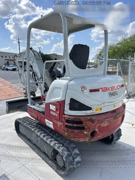 2021 TAKEUCHI TB235-2R